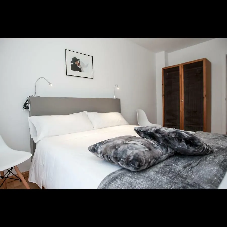 Apartment Pis Del Mercat -Aire Acondicionado En Todas Las Habitaciones Y Salon- Deltebre Spain